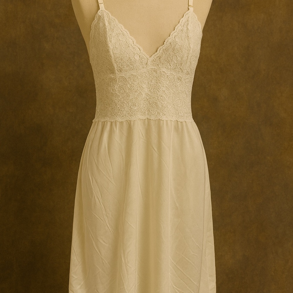 Vintage 1980s Ivory Nylon Lace Full Slip Nightgown Style 1X USA Made - Picture 3 of 6